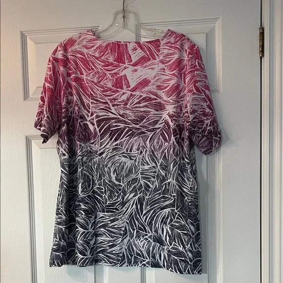 4/$20 Alia Pink and White Patterned Top - Picture 3 of 3